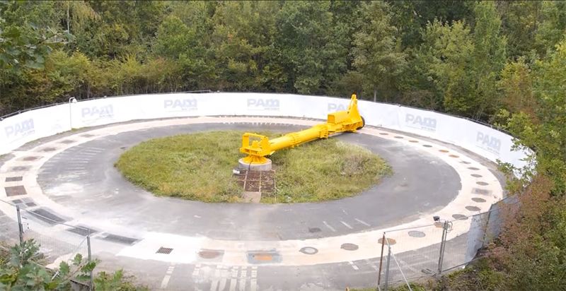 Rolling-load test carousel for manhole covers